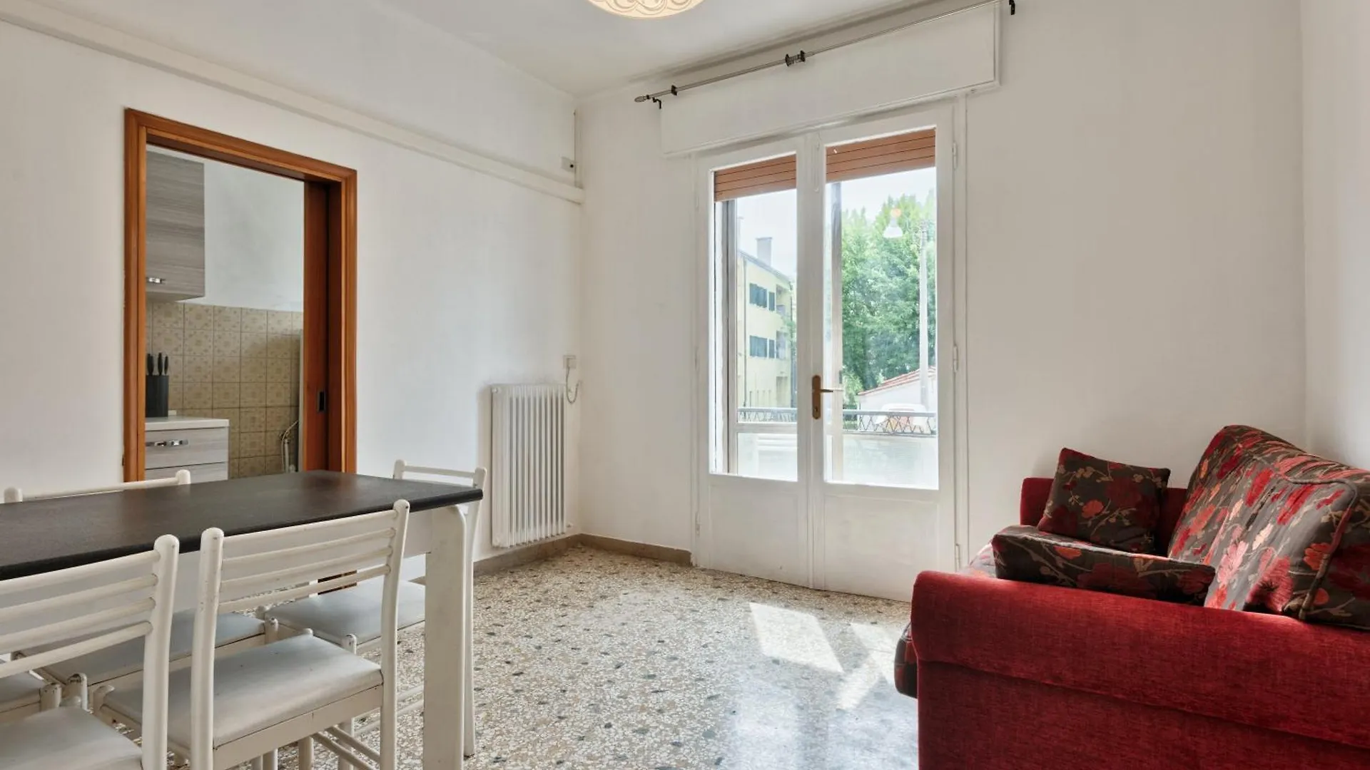 Pensionat Cozy Best Apartment In City With Free Parking Marghera